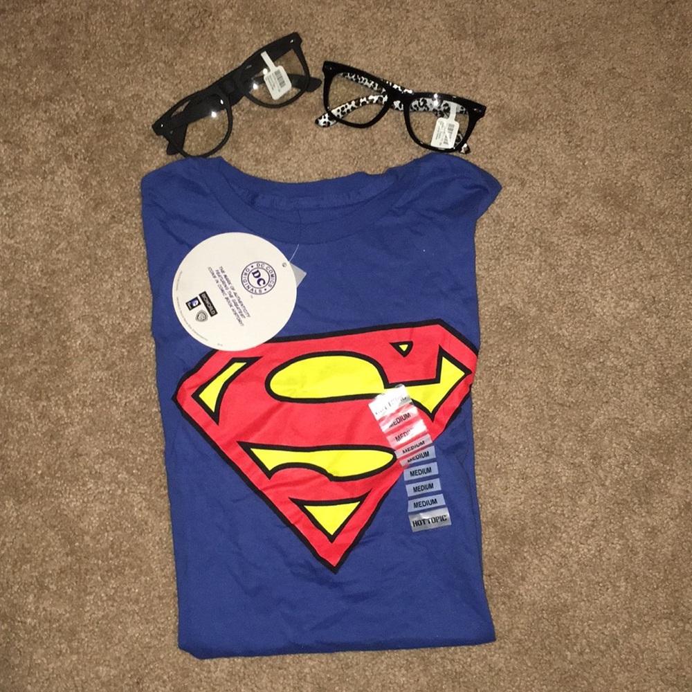 Superman shirt & 2 glasses